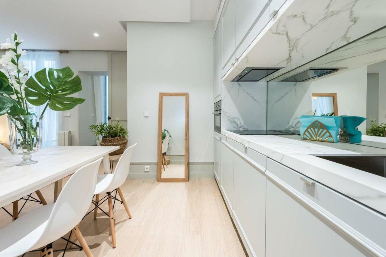 Explore Madrid From A Warm Apartment With Patio At A Newly Refurbished Manorial Building Exterior foto